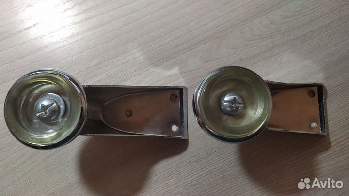 Хромированные металлические изогнутые ножки дивана