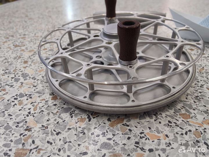 Катушка рыболовная инерционная СССР