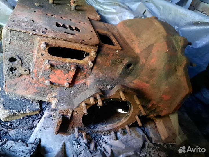 Корпус коробки передач на Т-16