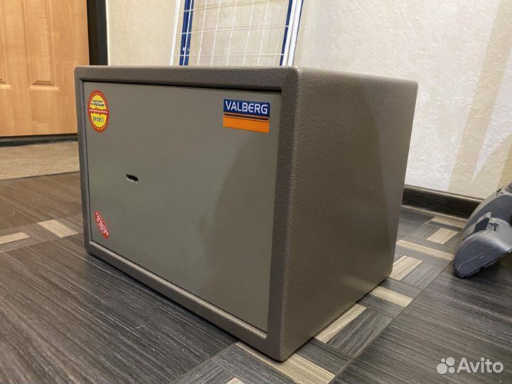 Сейф металлический