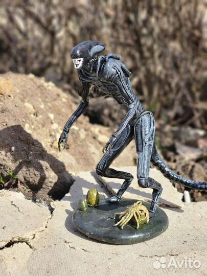 Настольная фигурка