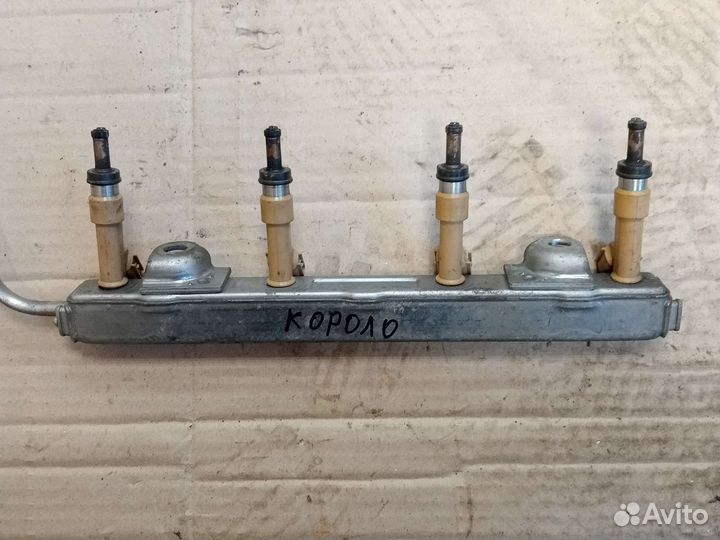 Топливная рампа с форсунками Toyota Corolla 1.6