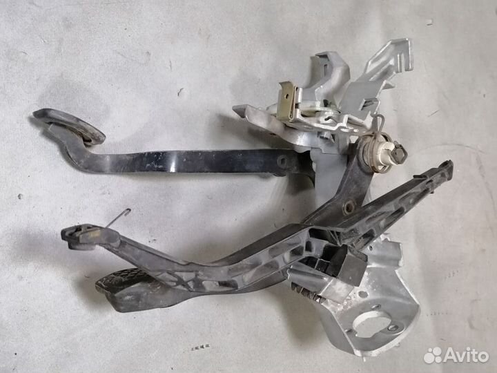 Блок педалей Audi 80 1990 893721115 B3