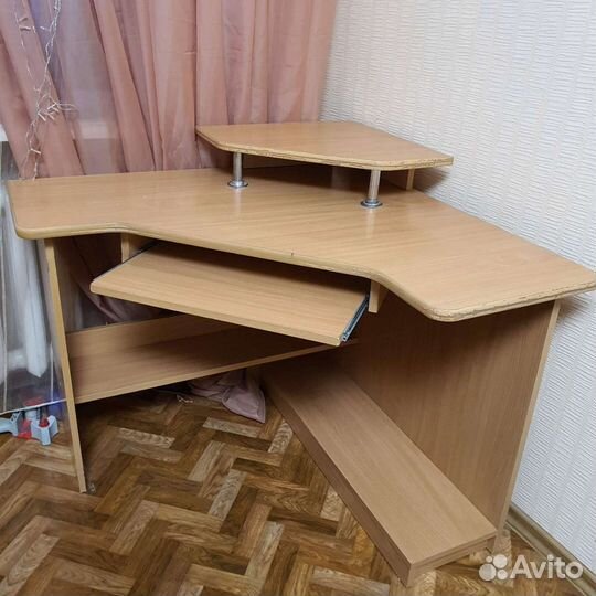 Компьютерный стол угловой