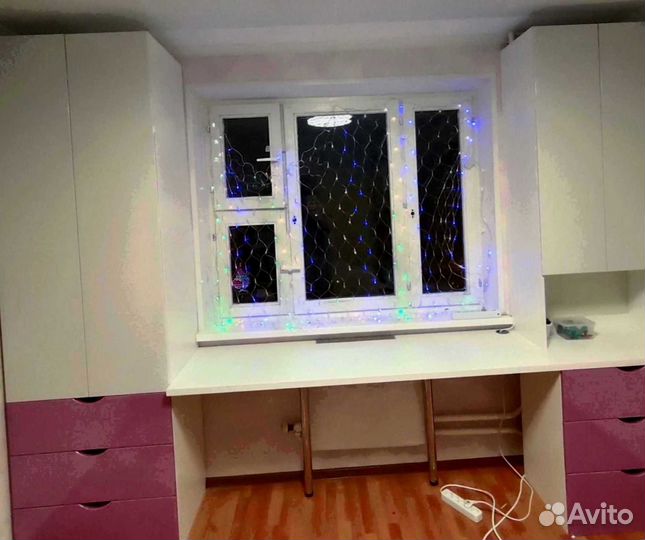 Рабочая зона в углу у окна