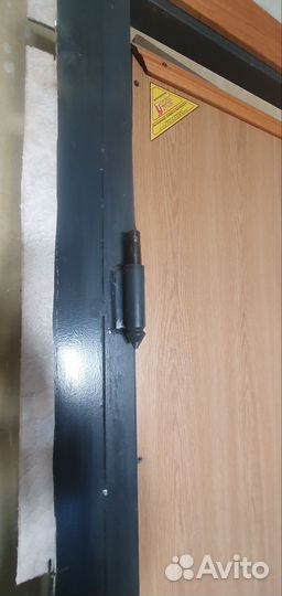 Дверь входная металлическая бу