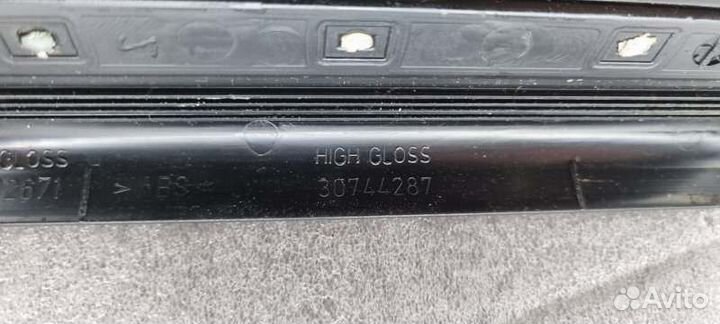 Накладка порога Volvo S40 седан B5244S4 2008