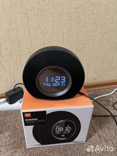 Колонка-часы JBL horizon