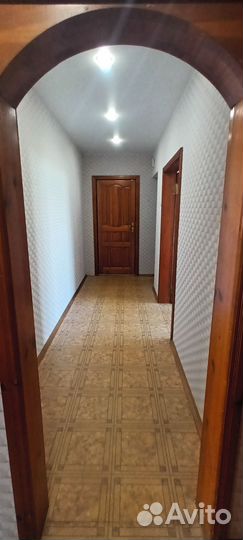 Мастер по клеить обои