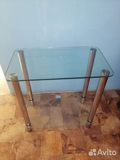 Стеклянный столик