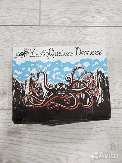Earthquaker swiss things гитарная педаль футсвитч
