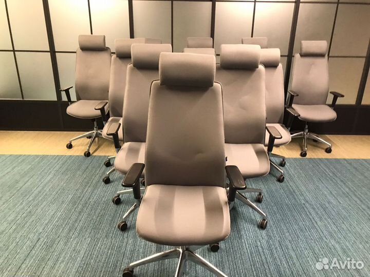 Кресла компьютерные на колёсиках, с подголовником