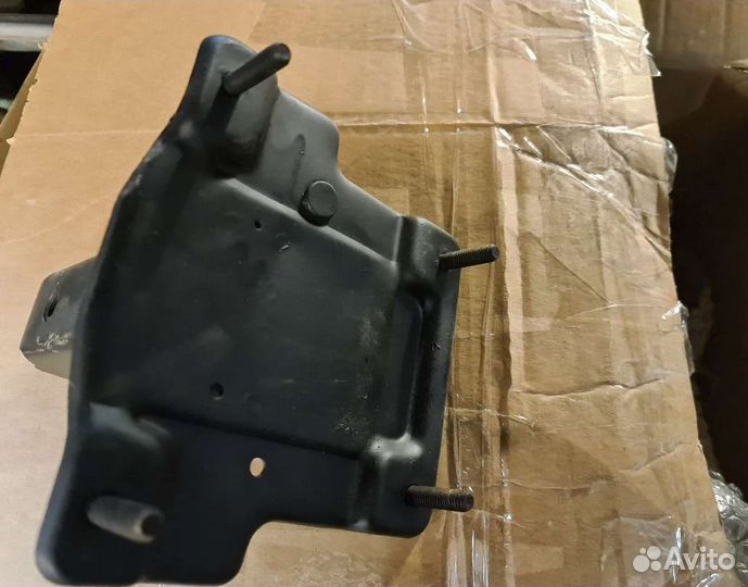 Передний крепёж левый жёсткост бампера киа спектра