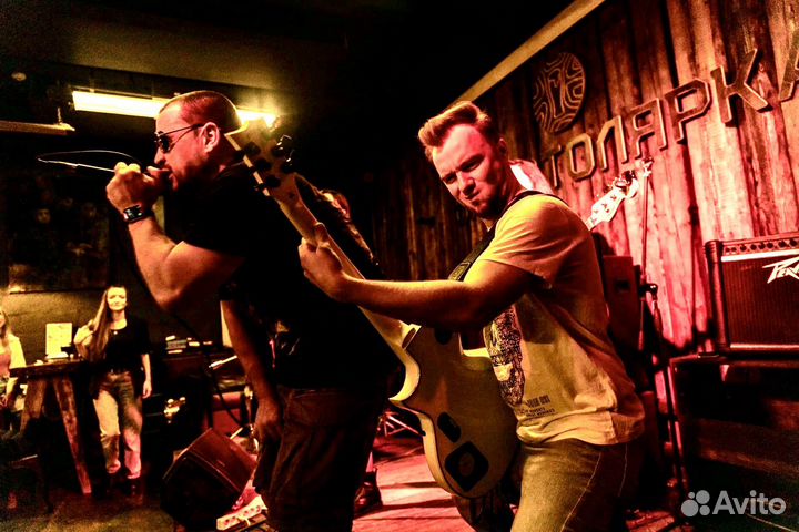 Выучишь песню на 1-м уроке. А за месяц сыграешь 10