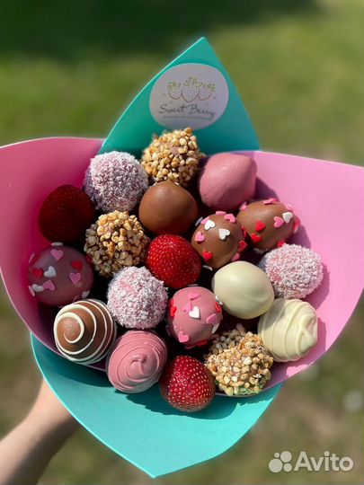 Букеты и коробочки из клубники в шоколаде/Доставка