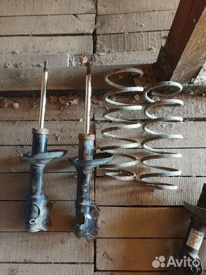 Стойки передние passat b3