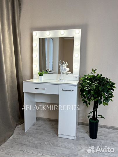 Стол туалетный белый с тумбой