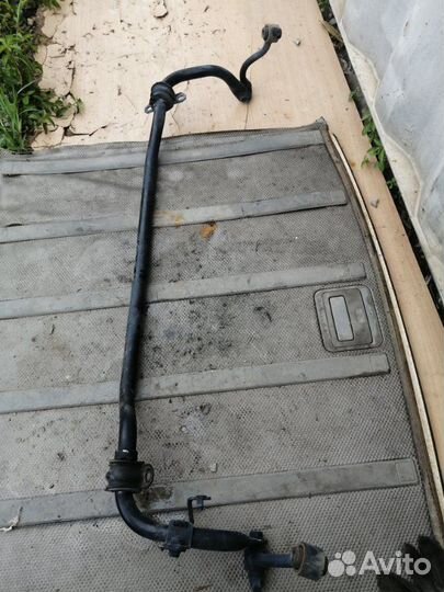 Стабилизатор задний Nissan Serena C25 MR20