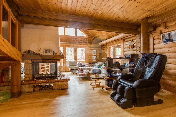 Дом 300 м² на участке 12 сот.