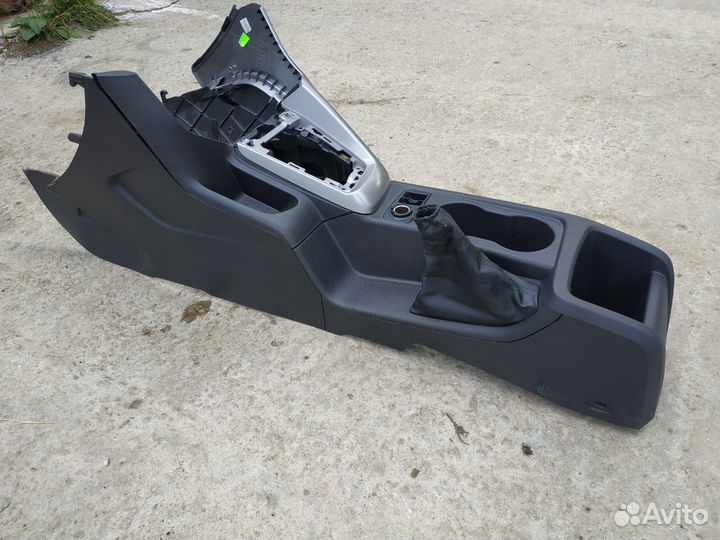 Консоль пола Ford Focus III (2011-2019)