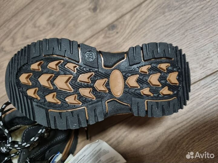 Ботинки новые утепленные 28 размер