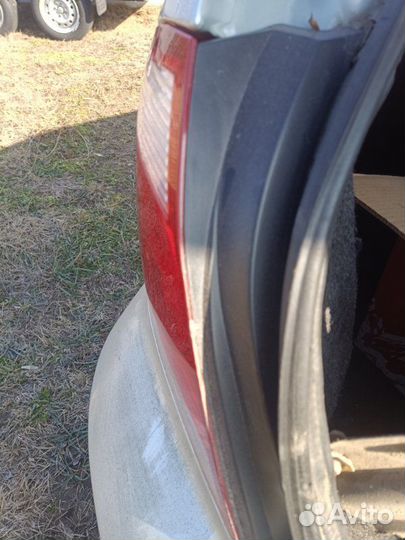 Фонарь задний левый Nissan Almera Classic B10