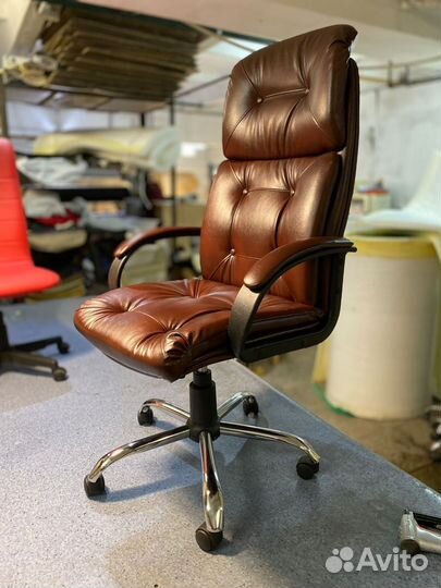 Офисное кресло