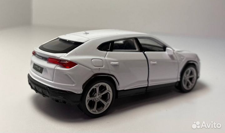 Машинка игрушка Lamborghini Urus