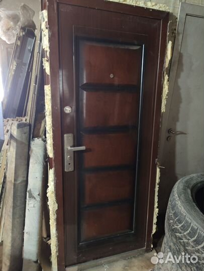 Продам входную дверь бу