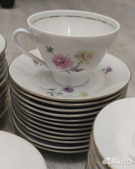 Фарфоровый немецкий сервиз Астры на 12 персон