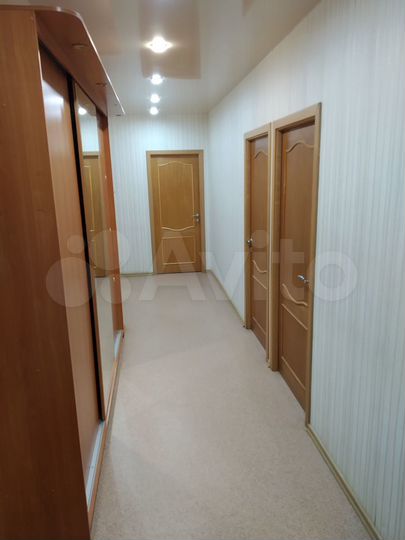 3-к. квартира, 90 м², 1/3 эт.