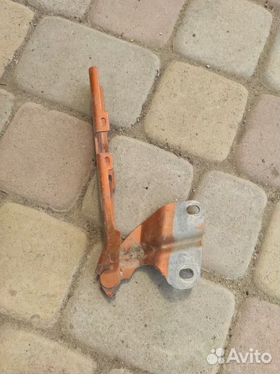 Петля капота левая Audi Q3 2012 (8U0823301)