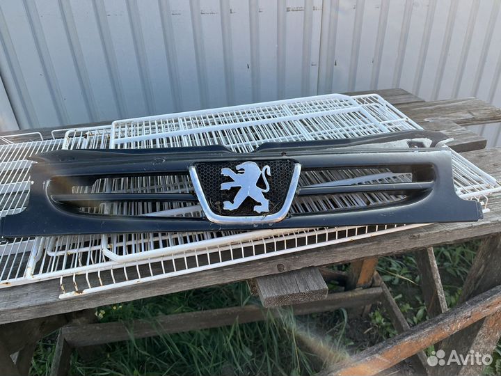 Решетка радиатора peugeot