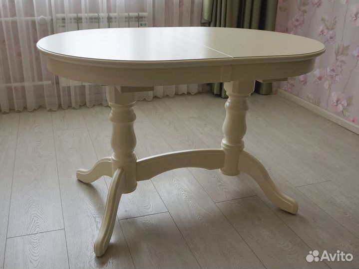 Стол обеденный