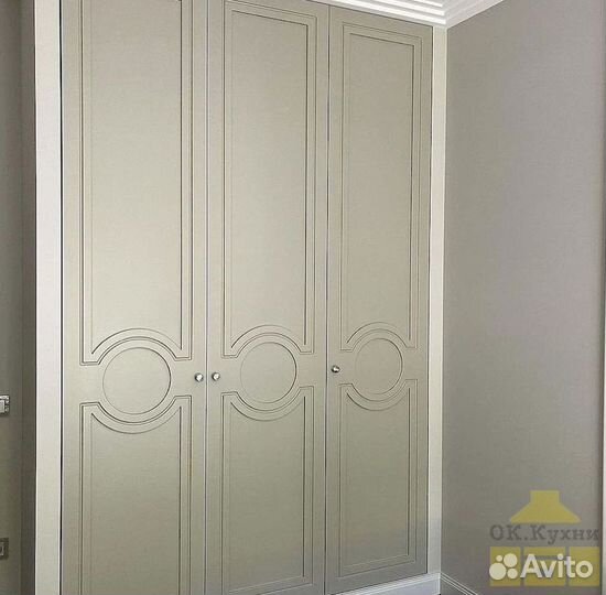 Дверный шкаф