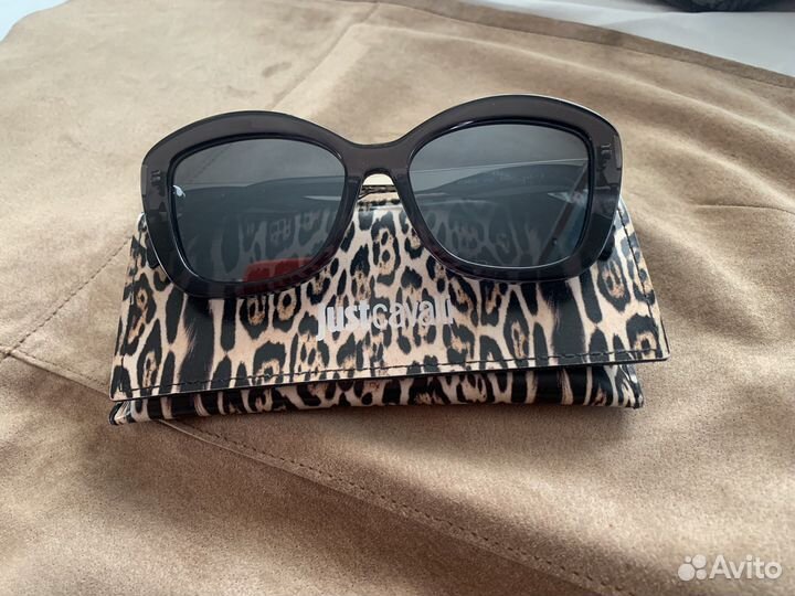 Солнцезащитные очки женские брендовые