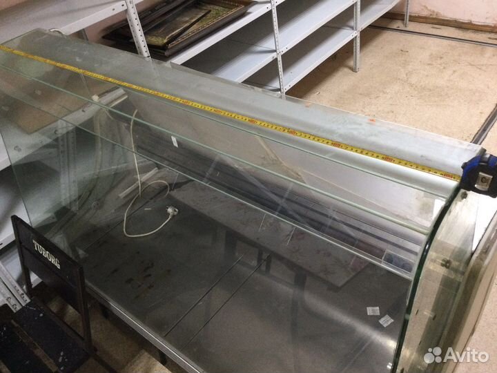 Холодильная витрина и морозильник