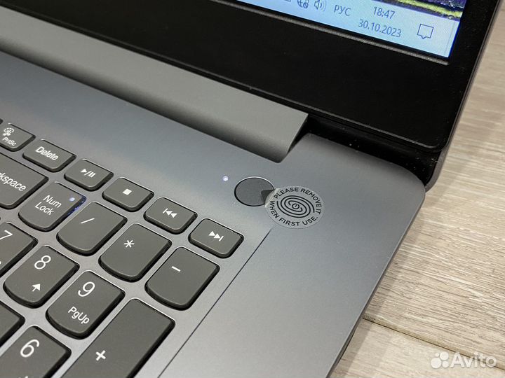 Новый Lenovo 17,3 i7-1165G7 / 8gb / SSD nwme