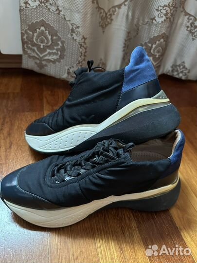 Кроссовки женские