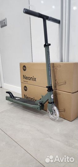 Самокат новый neonix от happy baby