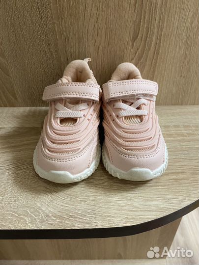 Кроссовки для девочки