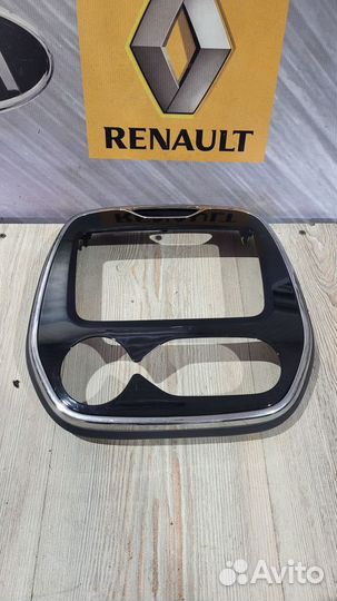 Рамка магнитолы Накладка панели центр Renault kapt
