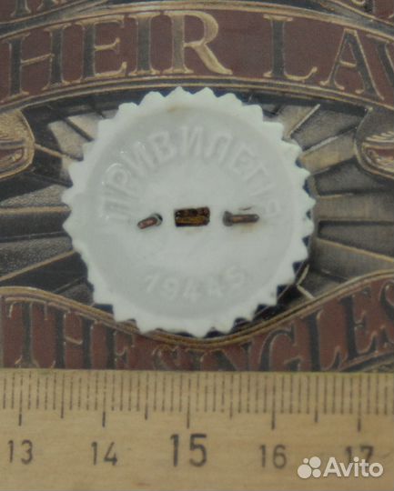 Кокарда риа чиновник. есть значки и тп