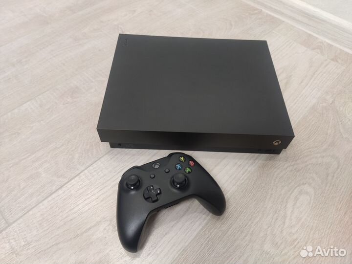 Xbox One X 1Tb+55 игр