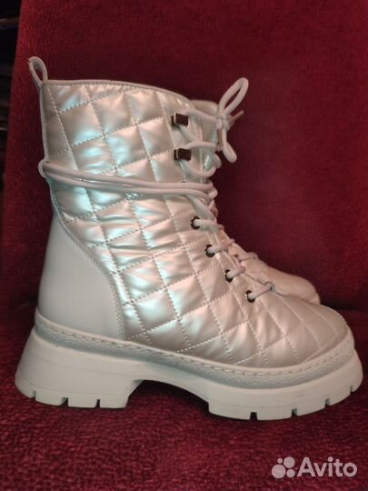 Кроссовки женские новые