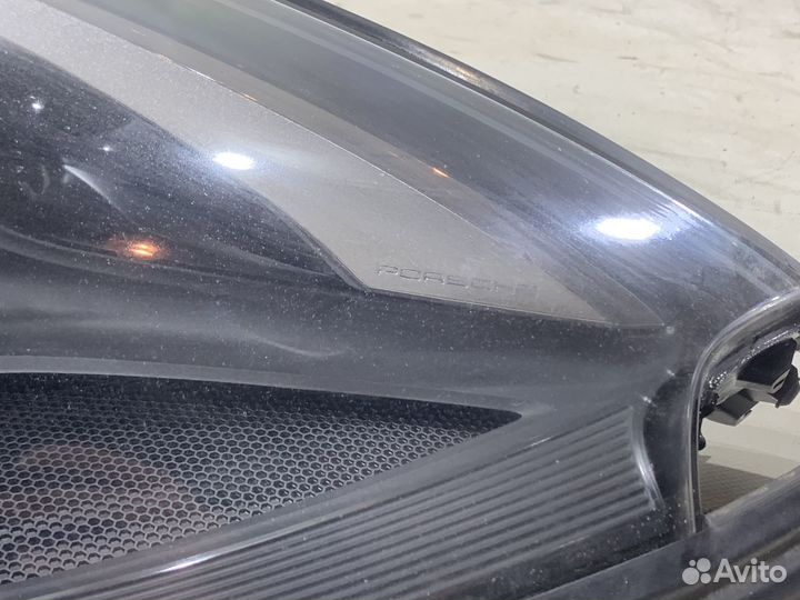 Правая фара Porsche Macan 95B