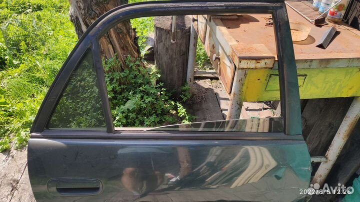 Дверь на toyota carib