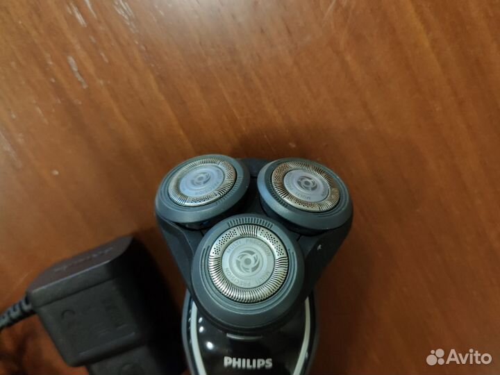Бритва электрическая philips почти новая