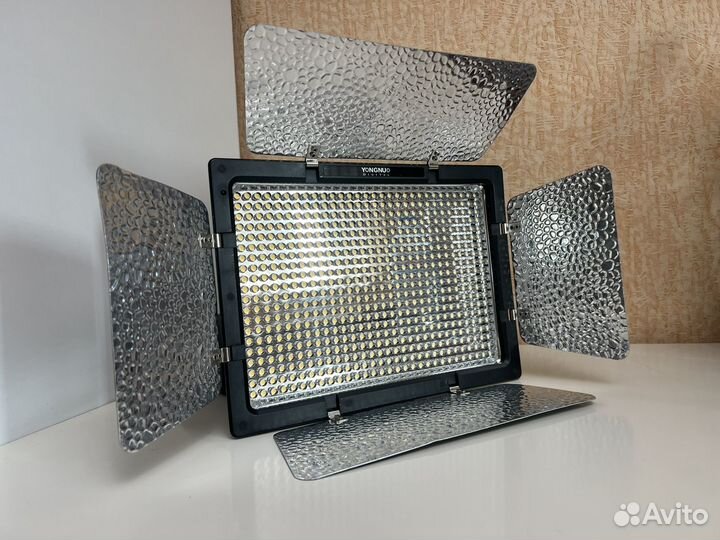 Видеосвет Yongnuo YN600L + NP-F970