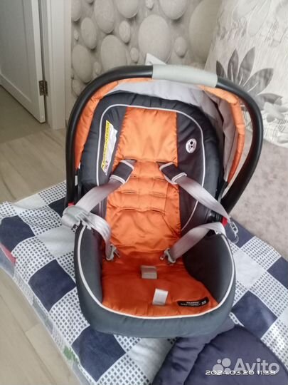 Детская автолюлька Graco с базой до 2х лет